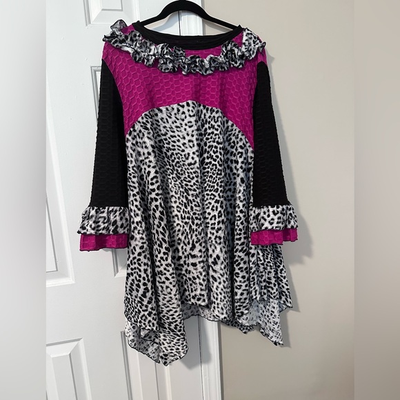 Stylish Women's Black and Pink Leopard Print Top - Picture 1 of 4
